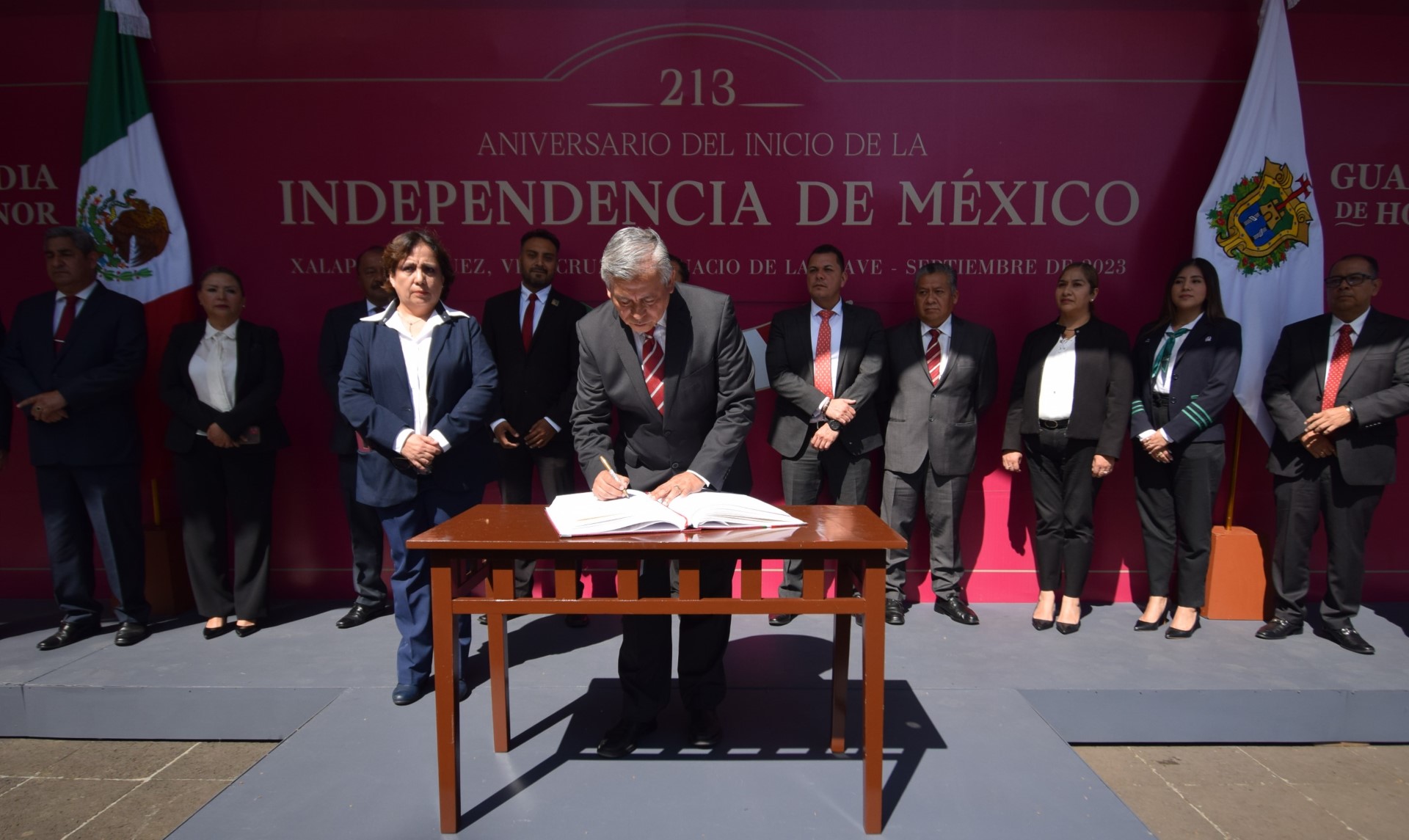 Realizó IMSS Veracruz Norte Guardia de Honor a Miguel Hidalgo y