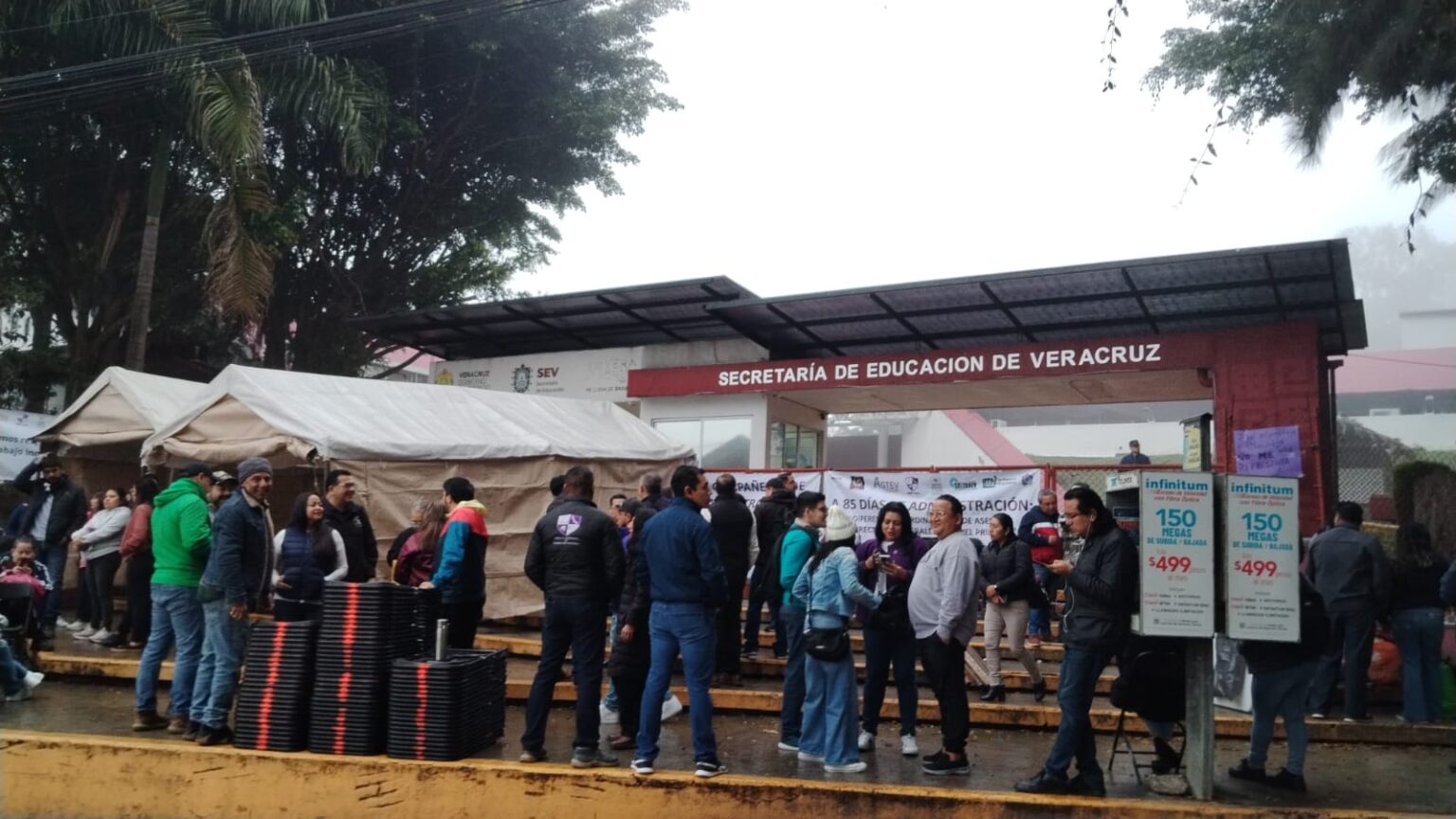 En Xalapa varios sindicatos magisteriales vuelven a tomar la SEV por su ...