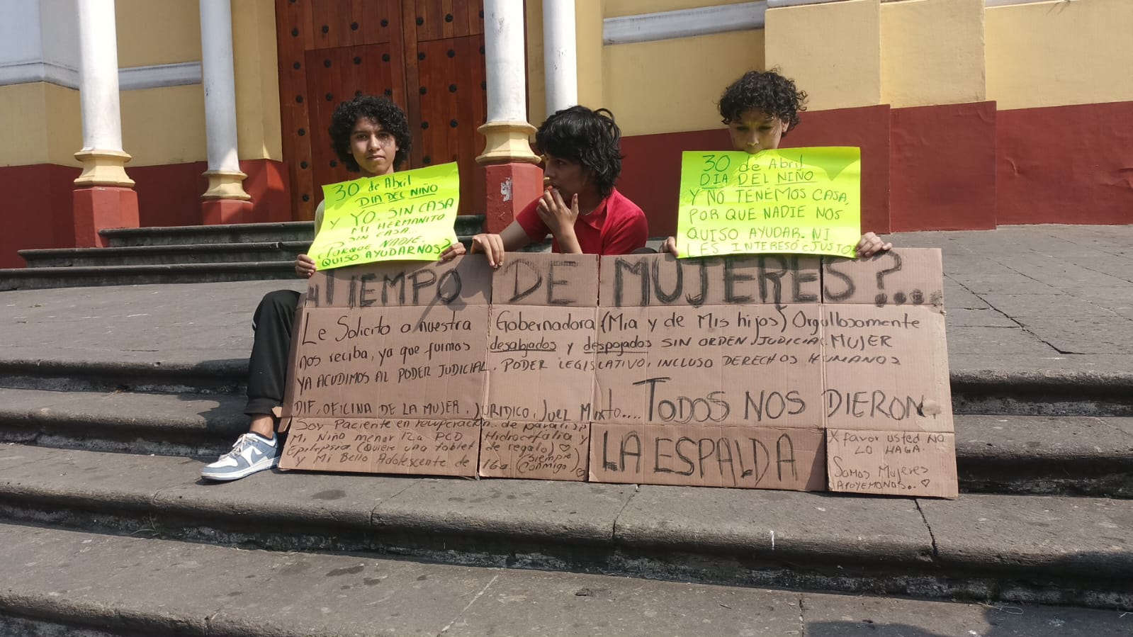 Por desalojo aparentemente ilegal familia se manifiesta en Xalapa ...