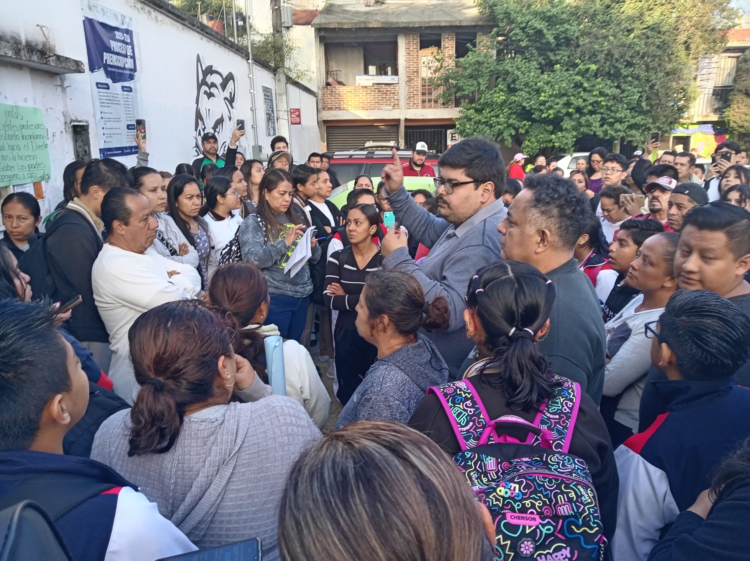 Padres de familia toman instalaciones de la Técnica 97 de Xalapa ...