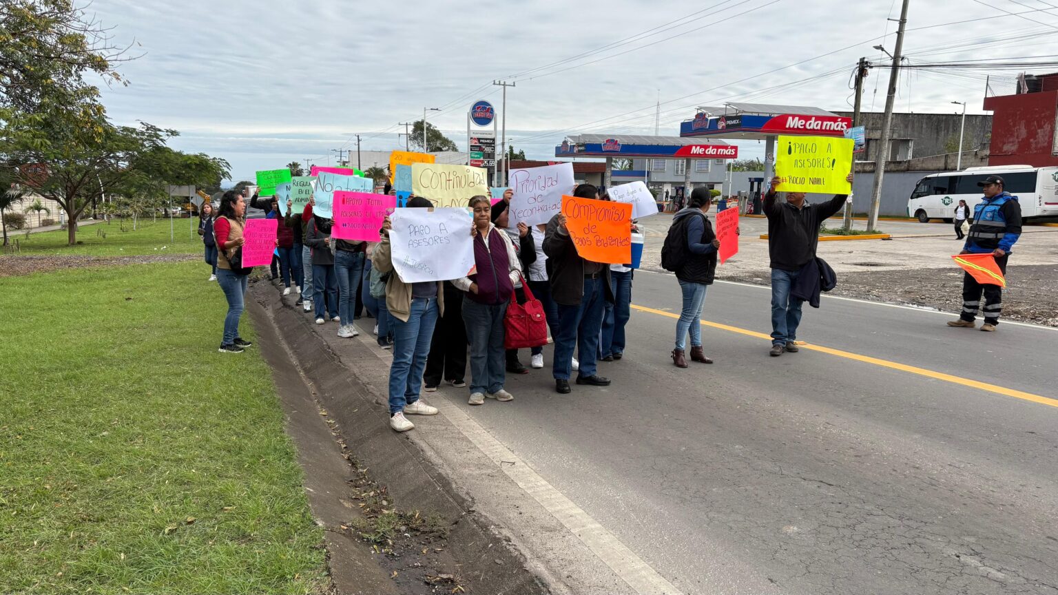 Docentes de la UPAV denuncian adeudos salariales bloquen carretera en ...